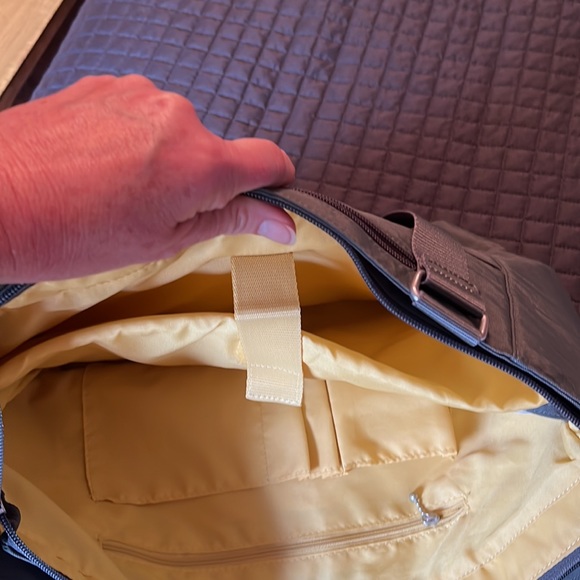 Baggallini! Crossbody or handled - great multi use bag - Picture 5 of 10